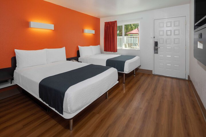 Room 15 of 23