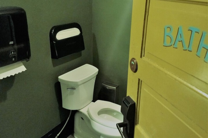 Room 28 of 98