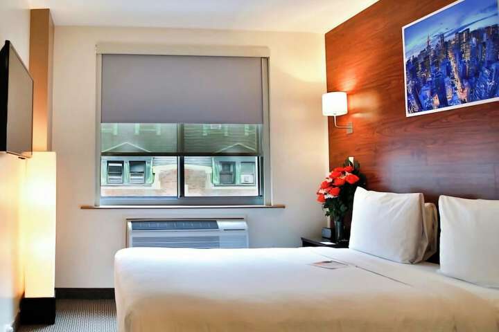 Room 21 of 37