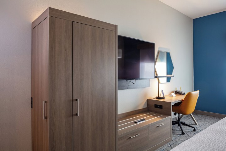 Room 28 of 51