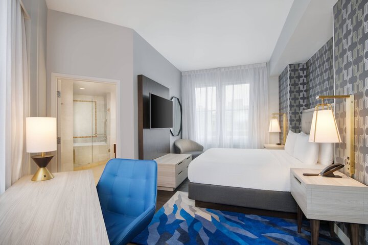 Room 8 of 30