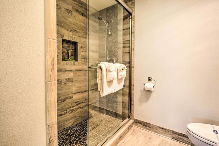 Beachfront Lincoln City Condo-patio & Pool Access!
