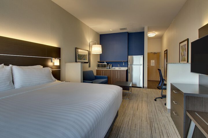 Holiday Inn Express & Suites Morris by IHG
