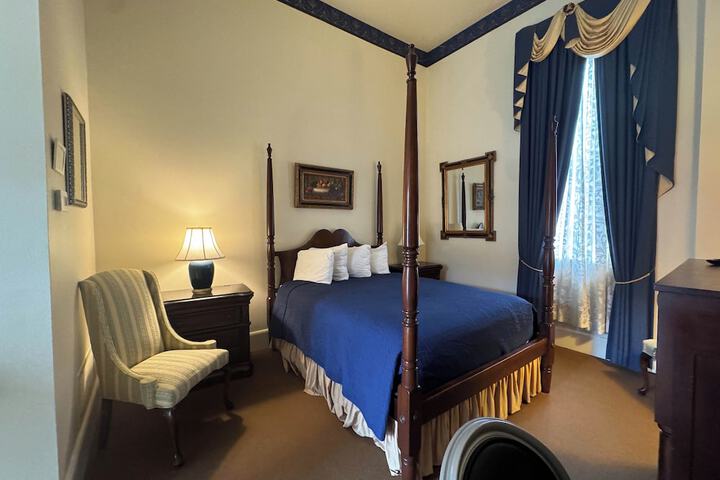 Room 90 of 142