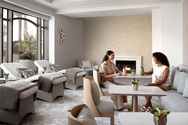 Lounge 60 of 82