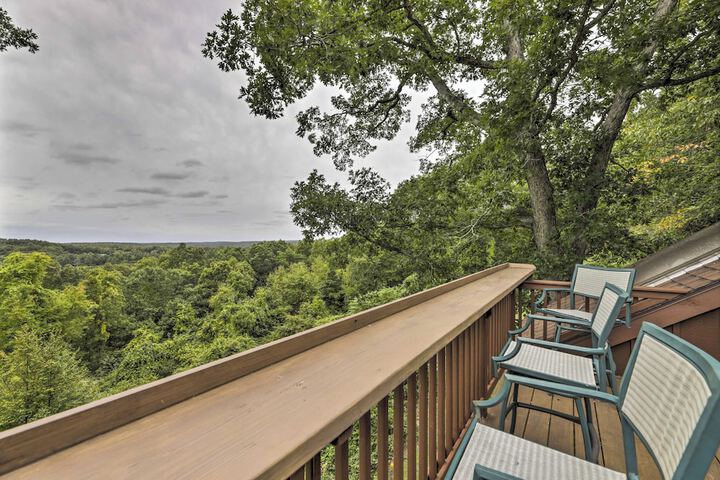 Private Guest House w / Deck + Spectacular Views!