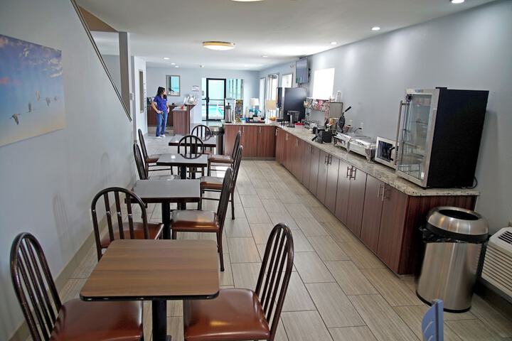 Breakfast/Coffee Service 68 of 77