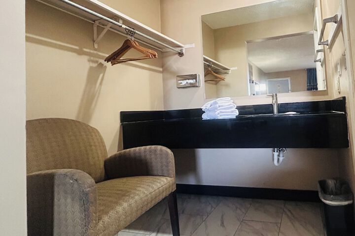 Residential Suites Blue Springs by Hotel O I 70