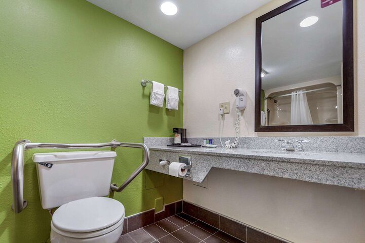 Room 18 of 37