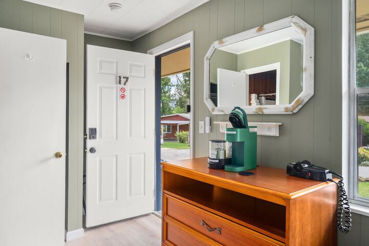 CedarWood Inn