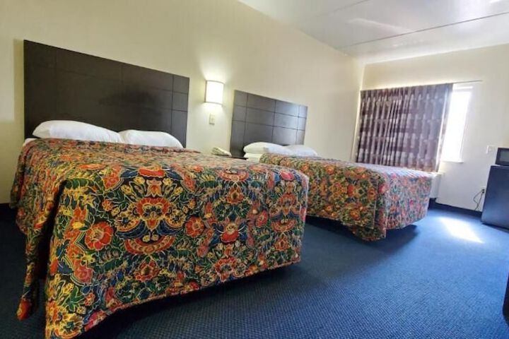 Room 32 of 39