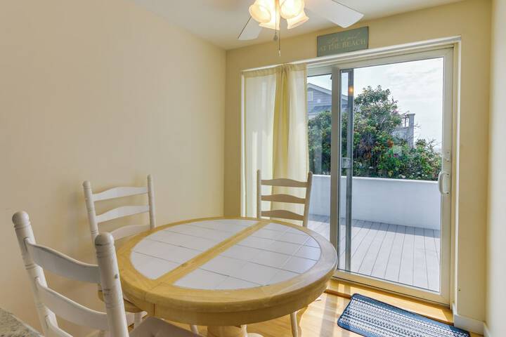 Cozy Westbrook Vacation Rental - Walk to Beach!