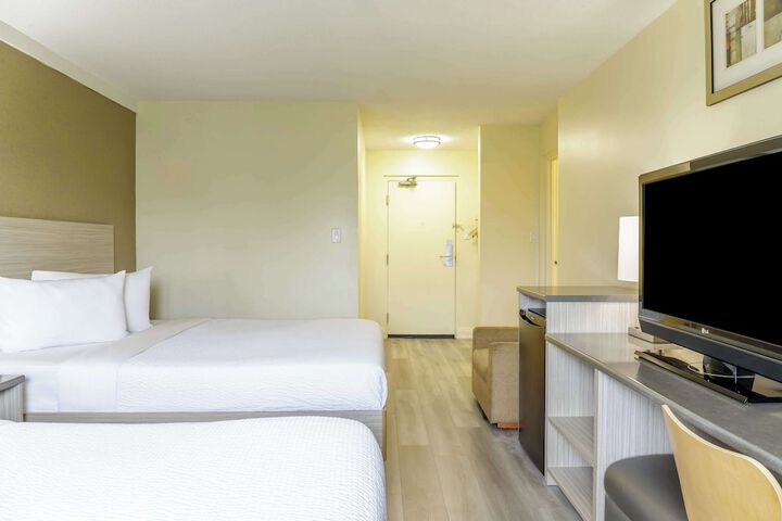 Room 9 of 35