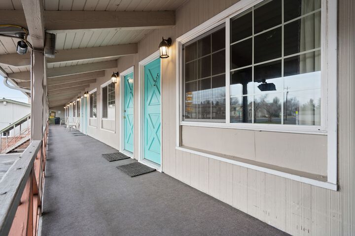 Ballroom/Hall 24 of 26