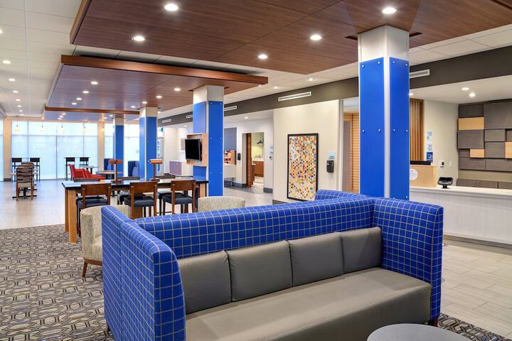 Holiday Inn Express & Suites Ottawa by IHG