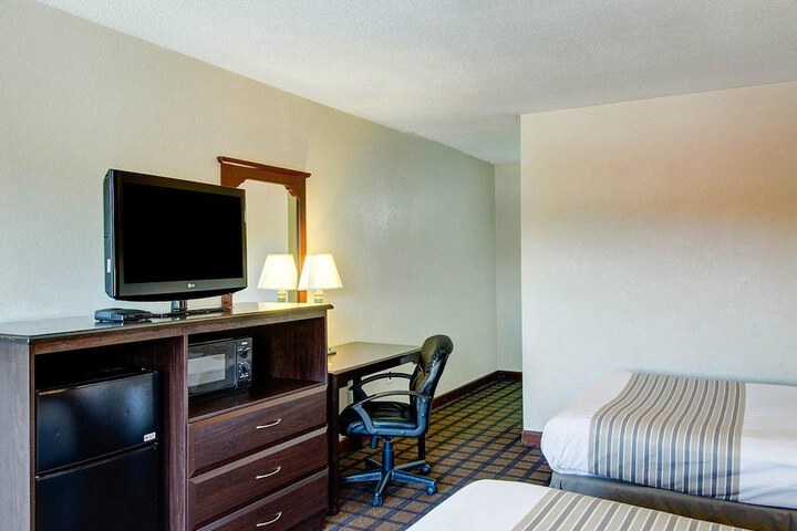 Econo Lodge Sharon - Foxborough