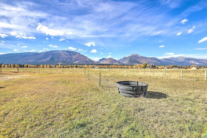 Cozy Cottage Studio: Stunning Mountain Views!