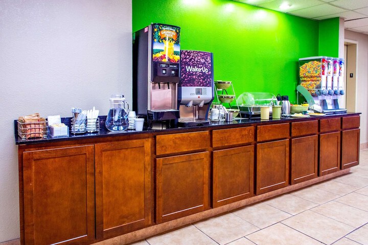 Breakfast/Coffee Service 33 of 43