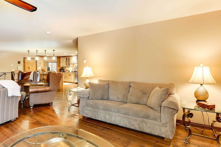 Modern Deadwood Apt With Mountain Views & Grill!