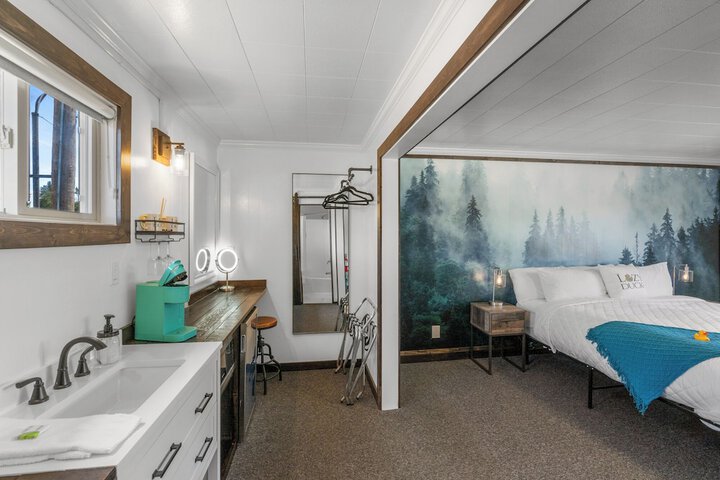 Room 53 of 70