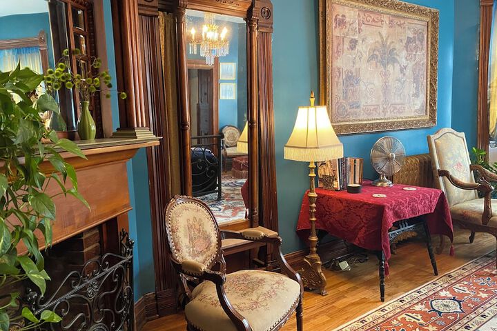 Vineyard Mansion & Carriage House Bed & Breakfast