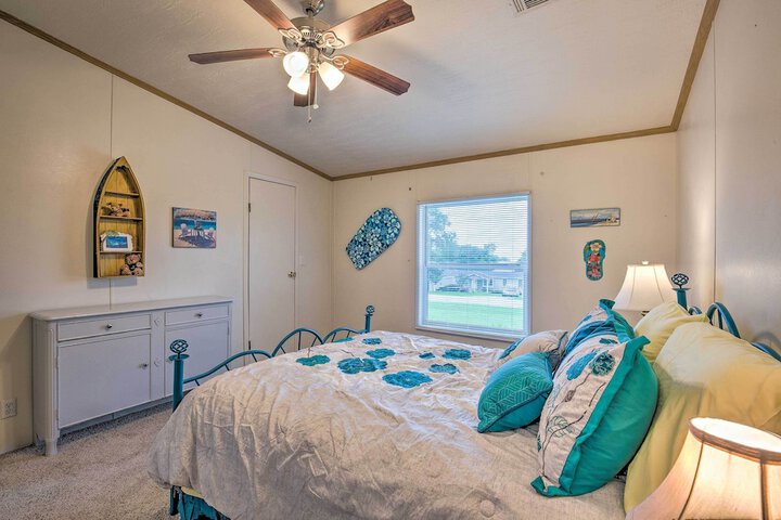 Cedar Creek Lake Access: Retreat w / Deck