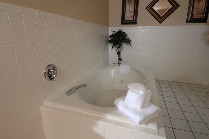 Hot Tub 31 of 36