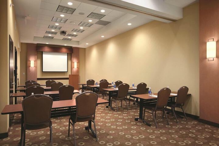 Hyatt Place Des Moines / Downtown