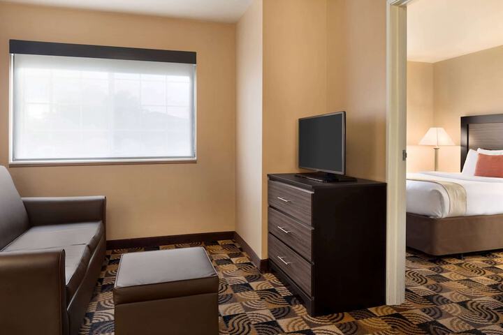 Room 7 of 18