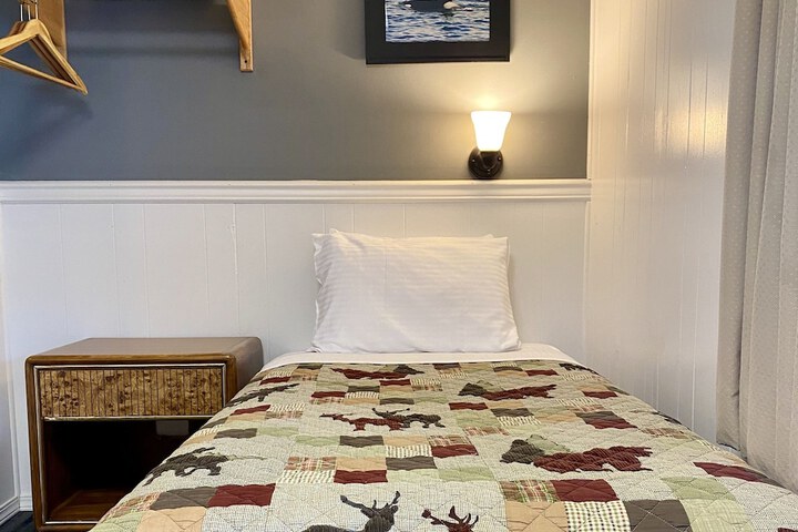 Trail Lake Lodge