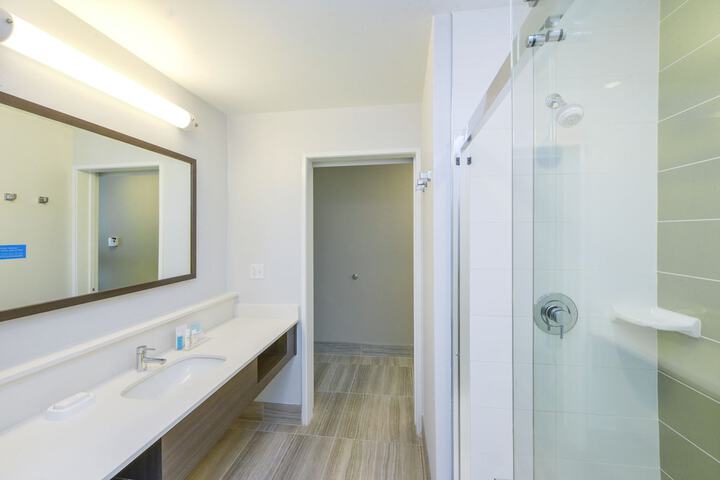 Room 12 of 46