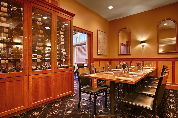 Best Western Plus Windjammer Inn & Conference Center