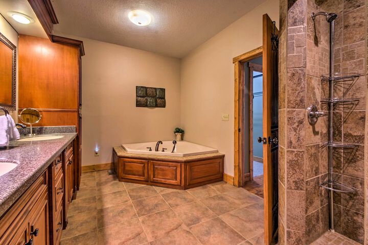 Tryon House w / Hot Tub - Near Equestrian Centers!