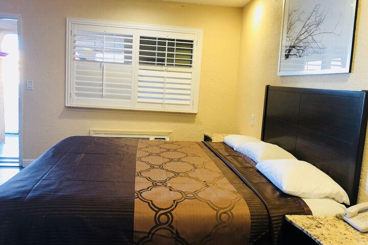 Room 8 of 19