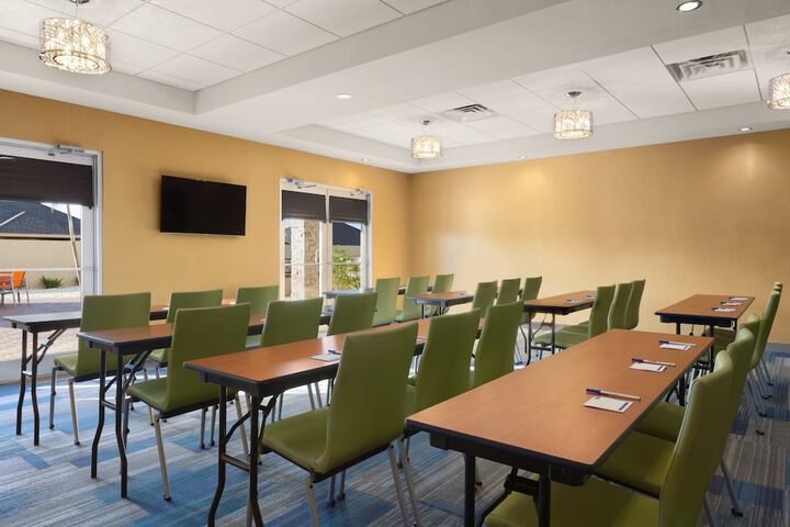 Holiday Inn Express & Suites Edinburg-McAllen Area by IHG