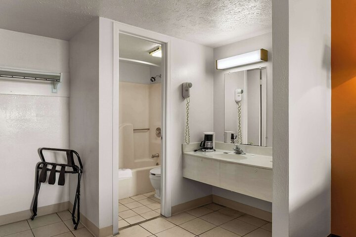 Room 16 of 30