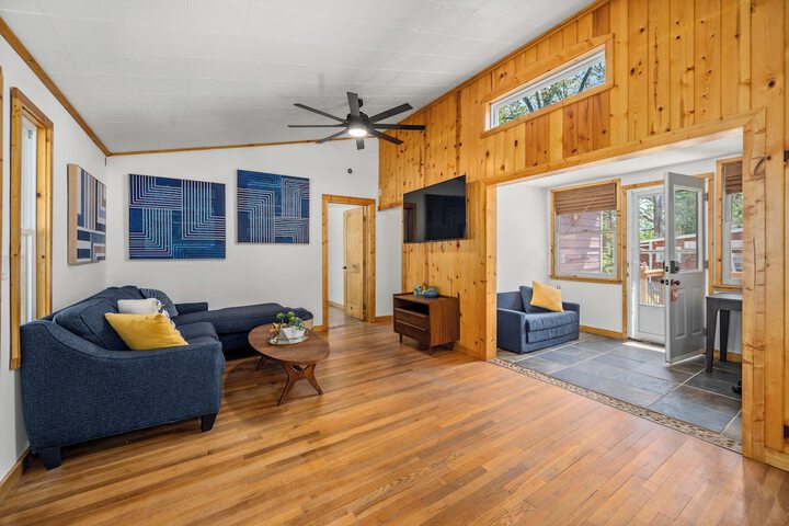 CedarWood Inn