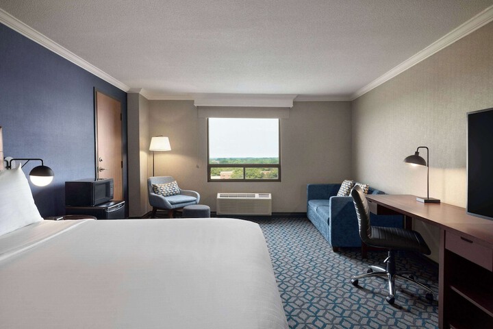 Room 45 of 76