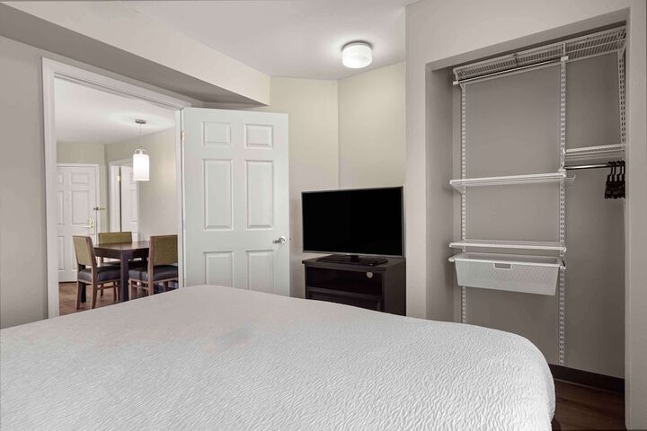 Room 9 of 25
