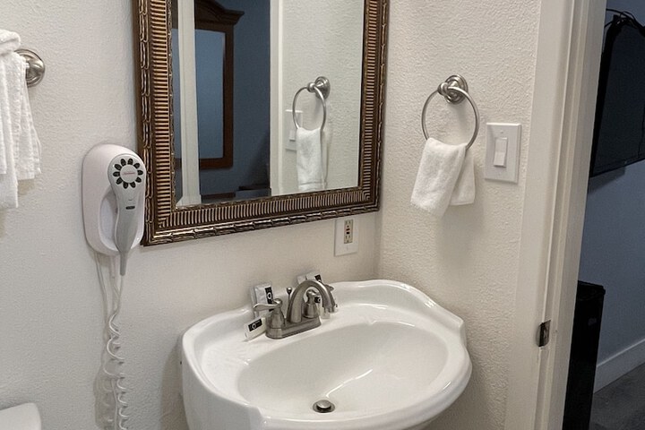 Room 21 of 27