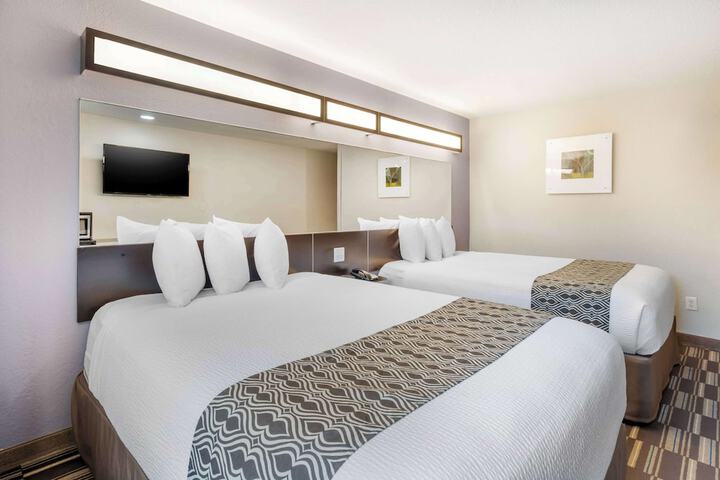 Room 21 of 43