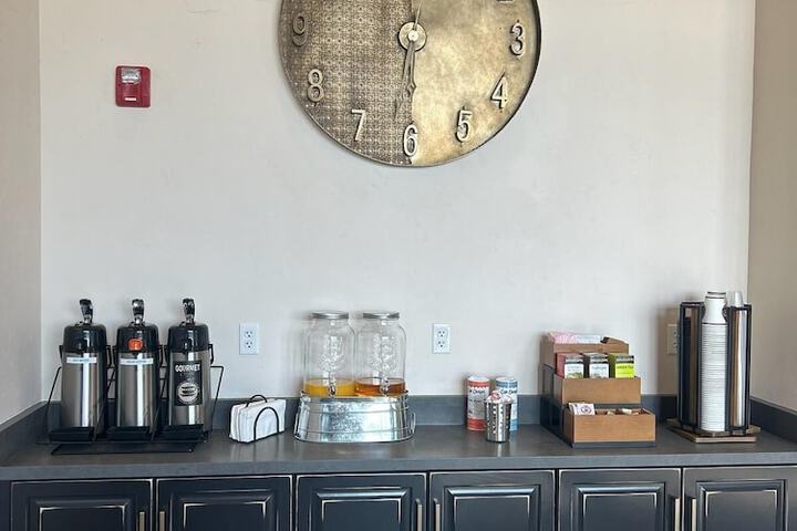 Breakfast/Coffee Service 21 of 25