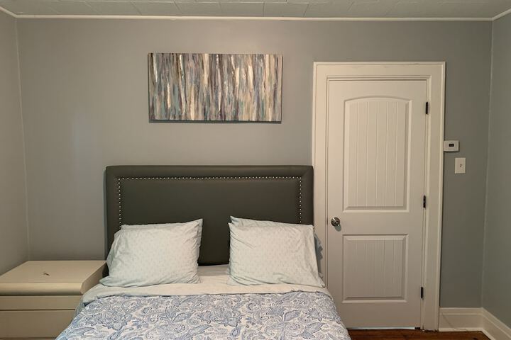 3 Bedroom House in Pontiac near Auburn Hill Palace DTE Energy