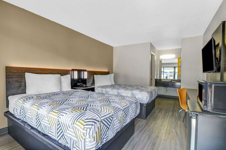 Room 32 of 37