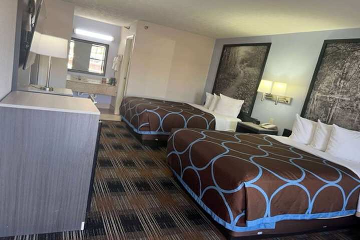 Room 6 of 16