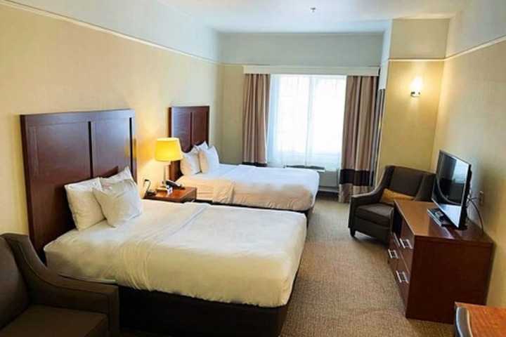 Room 12 of 32