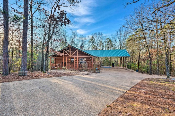 Pet-friendly Cabot Cabin w / Fenced Yard!