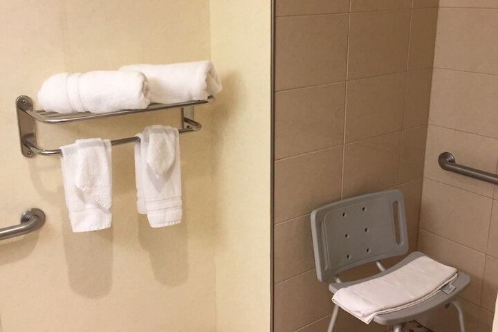 Room 17 of 28