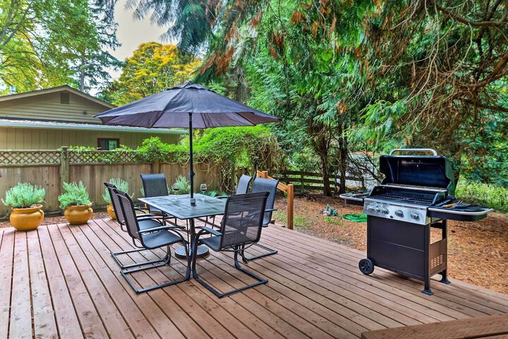 House w / Deck on Whidbey Island 1 Mi From Shore!