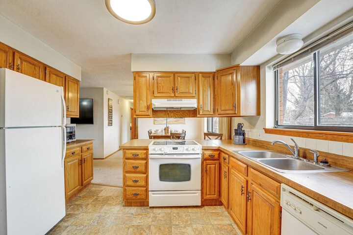 Downtown Delta Condo 34 Mi to Black Canyon!